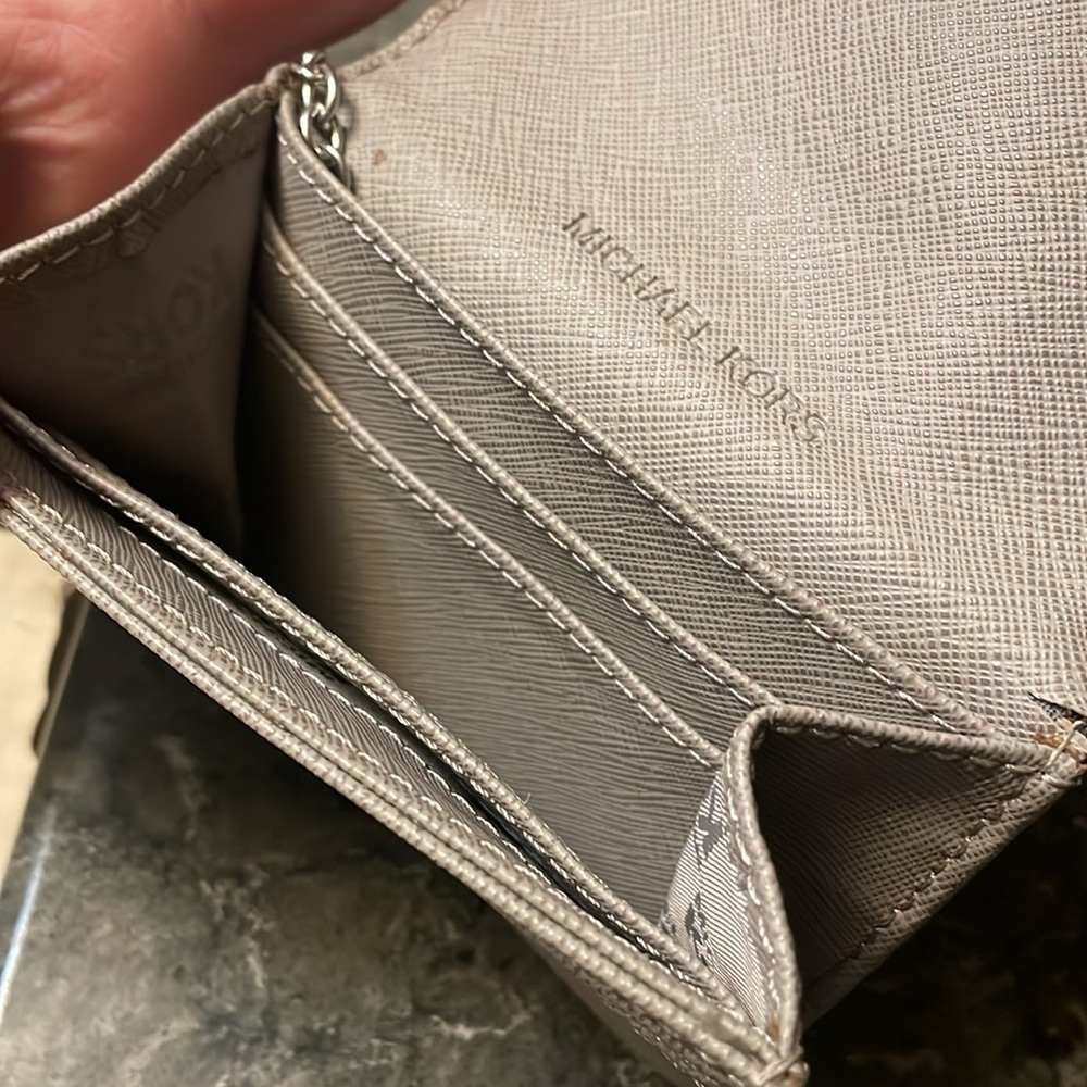 * Michael Kors Compact Wallet - Picture 11 of 13